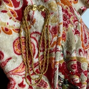 Gold vermeil rope gold with 3 strands bow is actually the clasp